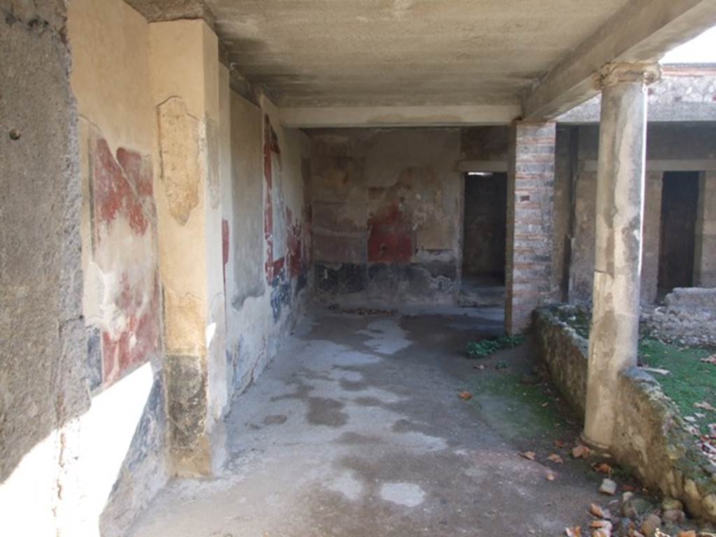 VII.16.17-22 Pompeii. December 2007. Looking south along east portico of peristyle in House of Maius Castricius.
