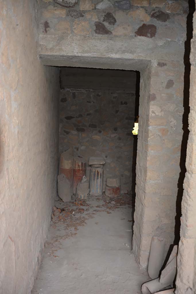 VII.16.17-22 Pompeii. October 2018. 
Doorway into room 13 containing some columns with unknown provenance.
Foto Annette Haug, ERC Grant 681269 D�COR.
