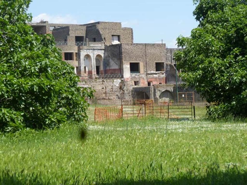 VII.16.17-22 Pompeii. May 2011. Looking east at south end of rear of complex of House of Fabius Rufus. Photo courtesy of Michael Binns.