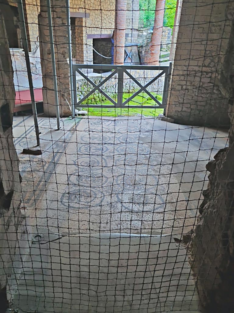 VII.16.a Pompeii. November 2023.
Room 6, Looking through doorway in west wall. Photo courtesy of Giuseppe Ciaramella.