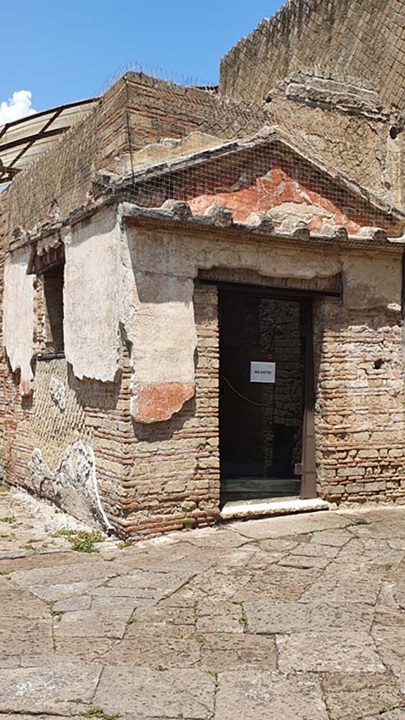 VII.16.a Pompeii. July 2021. Looking towards doorway to room 1, anteroom.
Foto Annette Haug, ERC Grant 681269 DÉCOR.