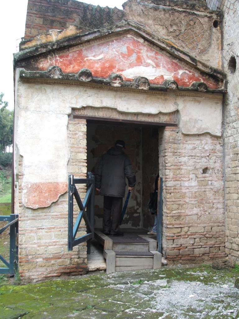 VII.16.a Pompeii. December 2004.
Room 1, doorway to anteroom, on north-east side of courtyard C.