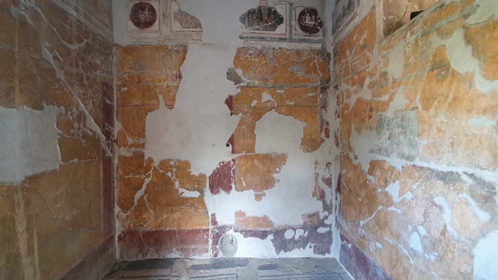 VII.16.a Pompeii. August 2021. Room 1, looking north.
Foto Annette Haug, ERC Grant 681269 DÉCOR.