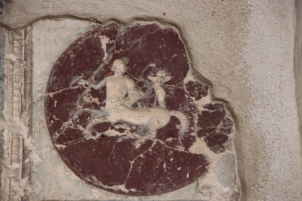 VII.16.a Pompeii. October 2020. Room 1, plasterwork and painting with centaur and cupid on medallion on east side of north wall.
Photo courtesy of Klaus Heese.