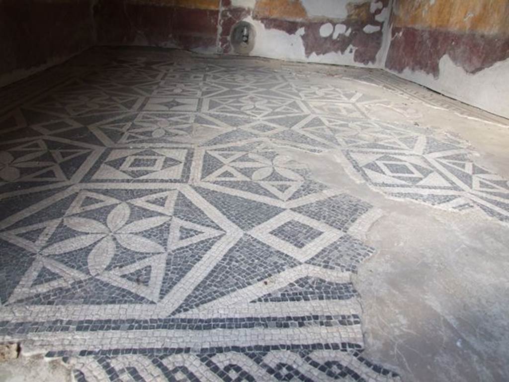 VII.16.a Pompeii. December 2006. Room 1, mosaic floor. Looking north.