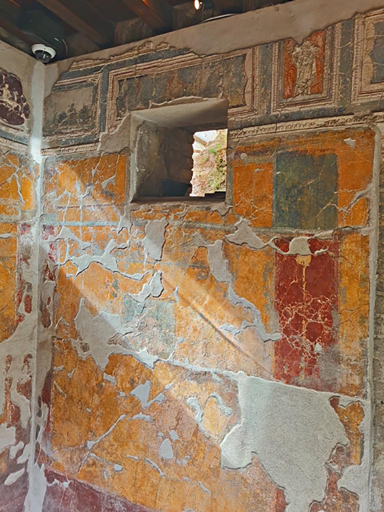 VII.16.a Pompeii. November 2023.
Room 1, detail of north-east corner and east wall. Photo courtesy of Giuseppe Ciaramella.
