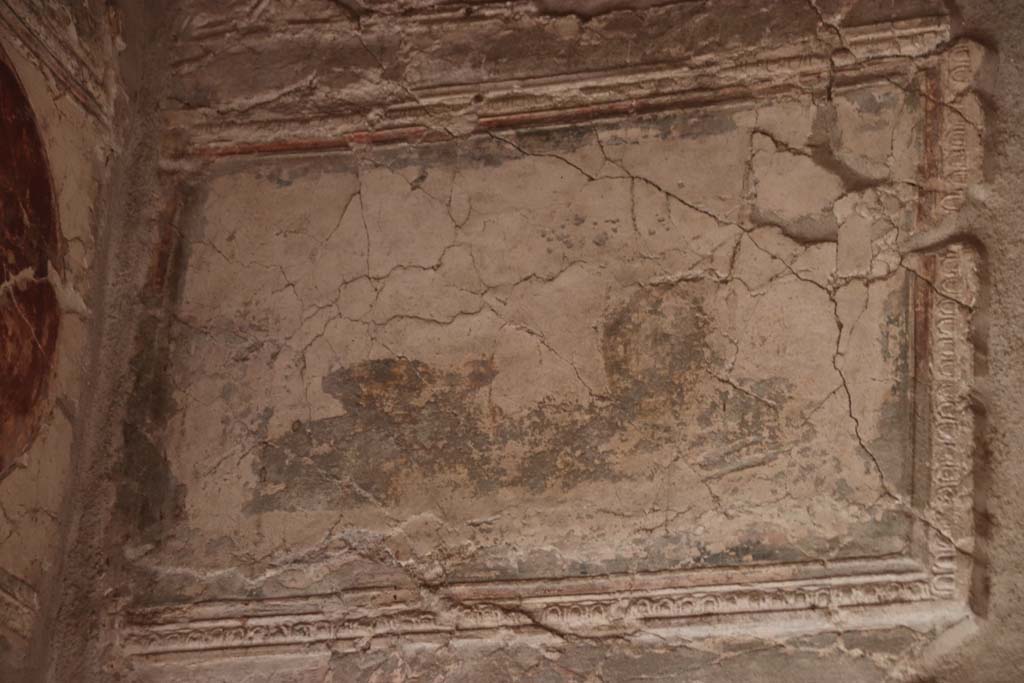 VII.16.a Pompeii. October 2020. Room 1, upper west wall, detail of plasterwork and painting on the west wall in south-west corner.
Photo courtesy of Klaus Heese.