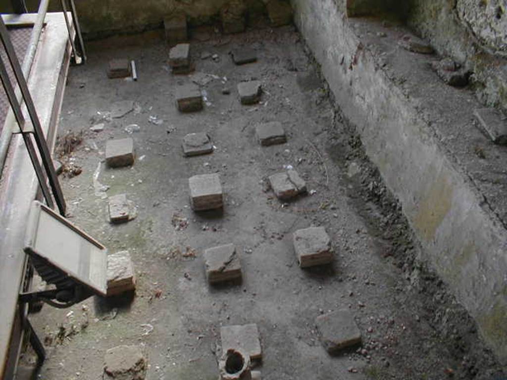 VII.16.a Pompeii. December 2006. Room 3, hypocaust floor.