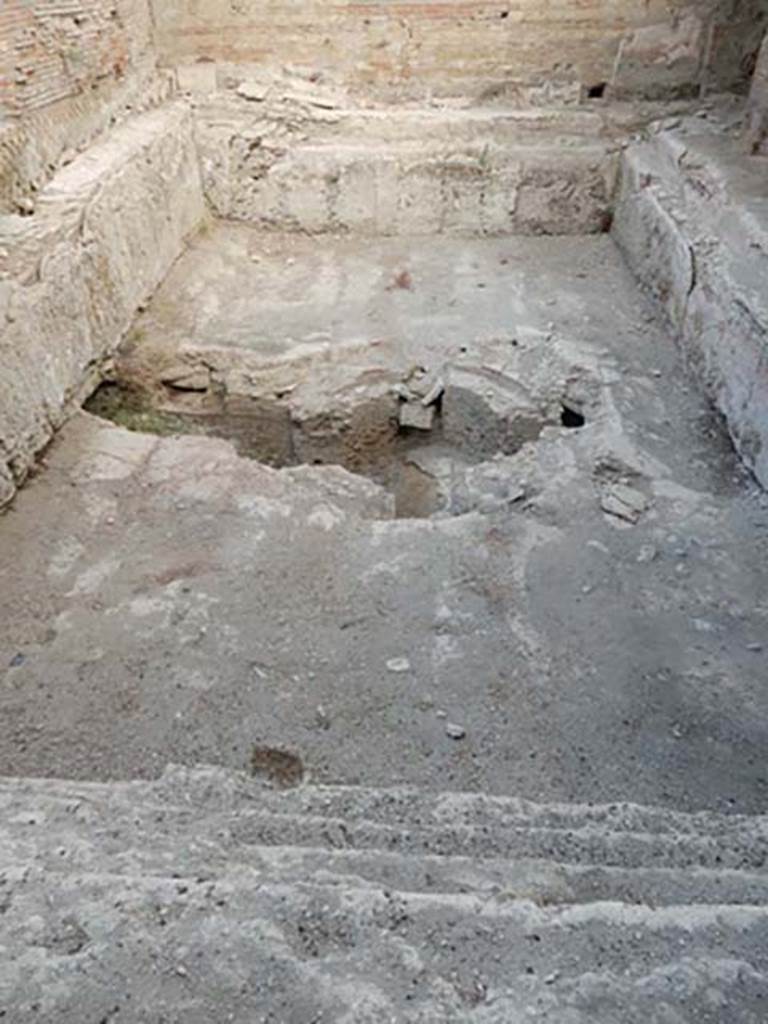 VII.16.a Pompeii. May 2015. Room 2, looking north across pool.
Photo courtesy of Buzz Ferebee.
