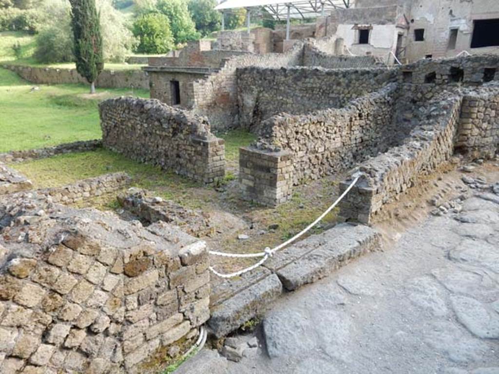 VII.16.a Pompeii. May 2015. Looking north-east across threshold, into lower area – shops, or rooms? Photo courtesy of Buzz Ferebee.