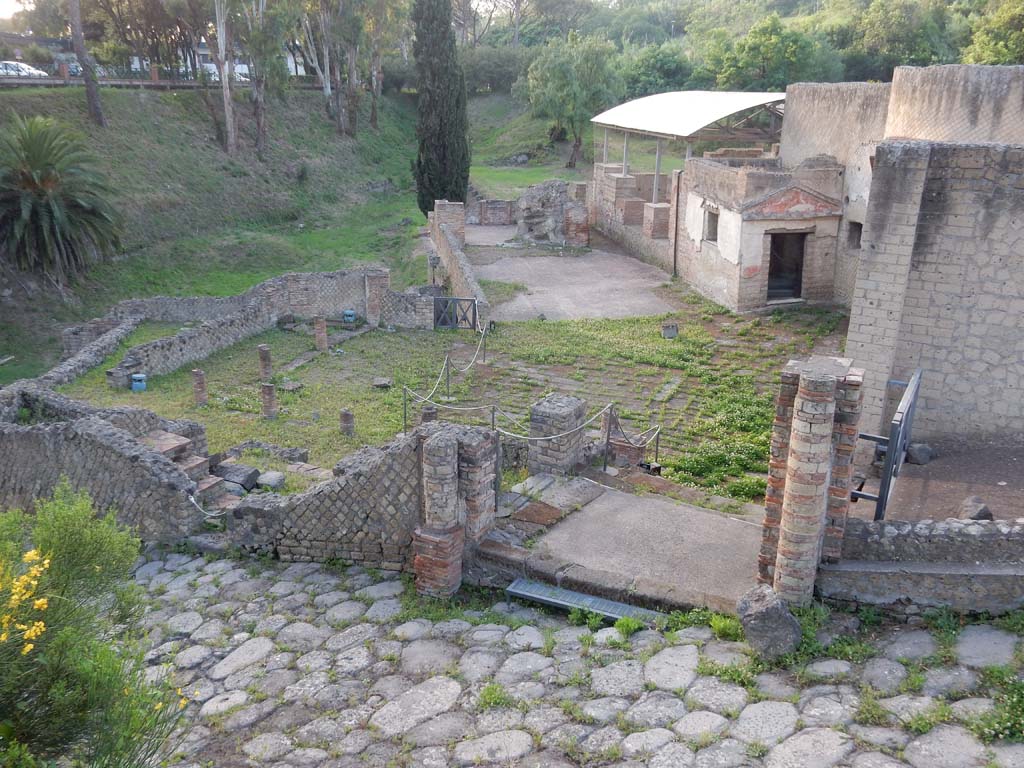 VII.16.a Pompeii. June 2019. Looking north across courtyard C, with lower rooms, on the left.
Photo courtesy of Buzz Ferebee.