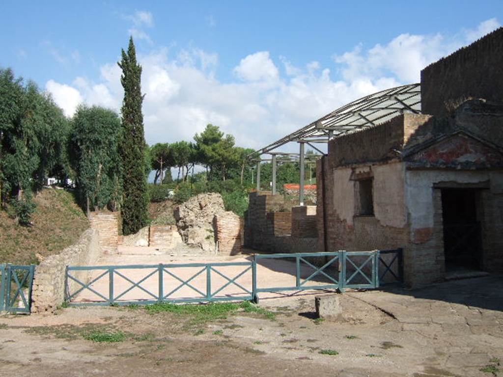 VII.16.a Pompeii. September 2005. Looking north to remains of room on west side of room 2, the hot pool.