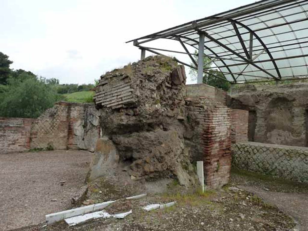 VII.16.a Pompeii. May 2010. Room at the north end of courtyard c, with remains of large piece of debris from the eruption.