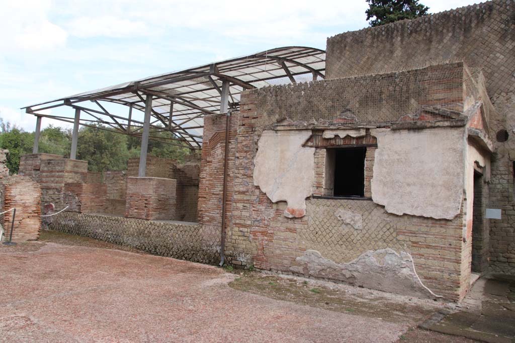 VII.16.a Pompeii. October 2020. Looking north-east towards room 2, the hot pool, on left, and window and doorway of room 1, on right.
Photo courtesy of Klaus Heese.
