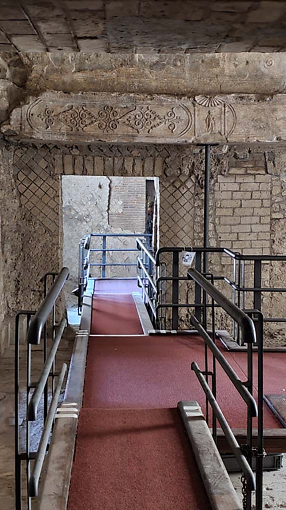 VII.16.a Pompeii. July 2021. Doorway in north wall of room 7 leading into room 6.
Foto Annette Haug, ERC Grant 681269 DÉCOR.