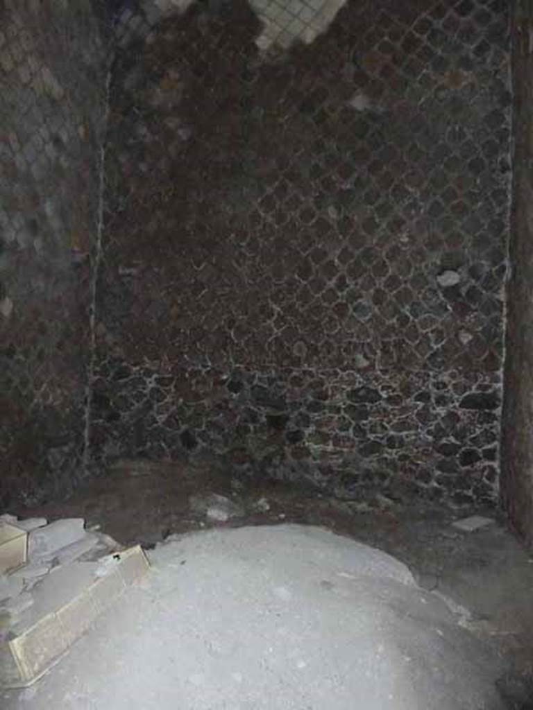 VII.16.a Pompeii. May 2010. Room 12, looking east.