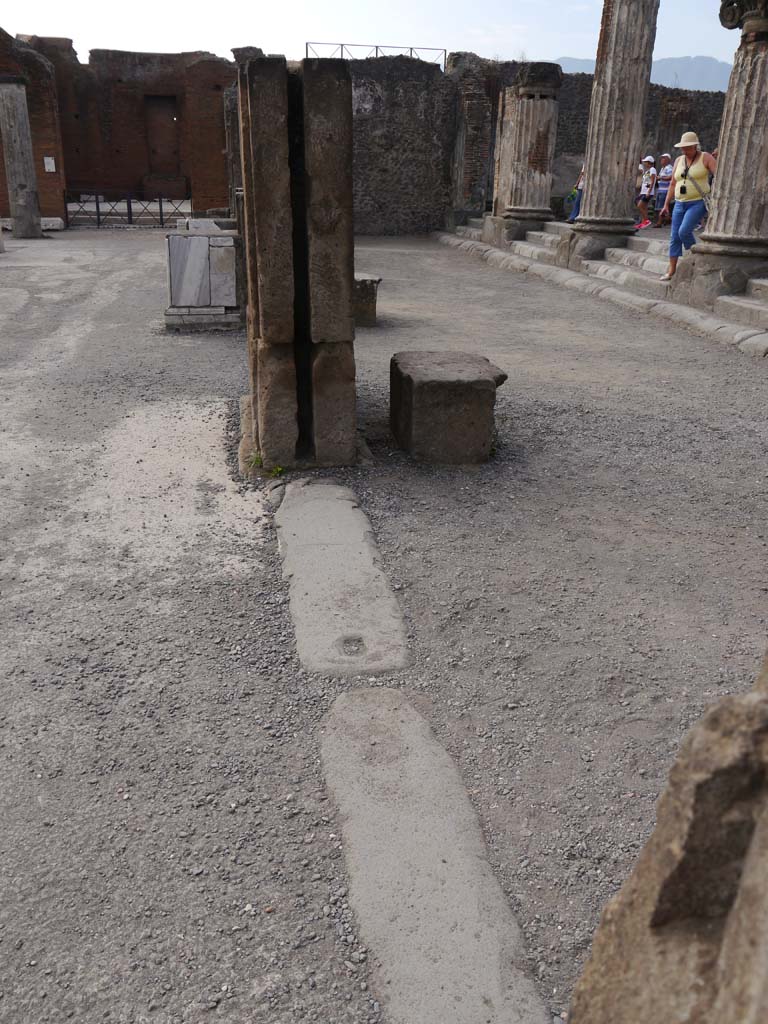 VIII.1.1 Pompeii. September 2018. Looking south on west side of Forum, with Basilica steps, on right.
Foto Anne Kleineberg, ERC Grant 681269 DÉCOR.