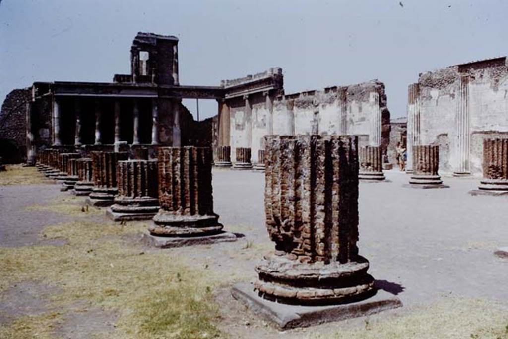 VIII.1.1 Pompeii. 1968. Looking west along south corridor. Photo by Stanley A. Jashemski.
Source: The Wilhelmina and Stanley A. Jashemski archive in the University of Maryland Library, Special Collections (See collection page) and made available under the Creative Commons Attribution-Non Commercial License v.4. See Licence and use details.
J68f1236