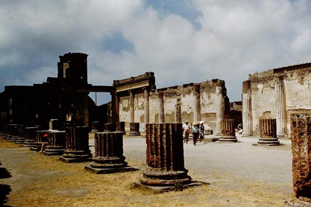 VIII.1.1 Pompeii. Basilica. 1959. Looking north-west. Photo by Stanley A. Jashemski.
Source: The Wilhelmina and Stanley A. Jashemski archive in the University of Maryland Library, Special Collections (See collection page) and made available under the Creative Commons Attribution-Non Commercial License v.4. See Licence and use details.
J59f0563