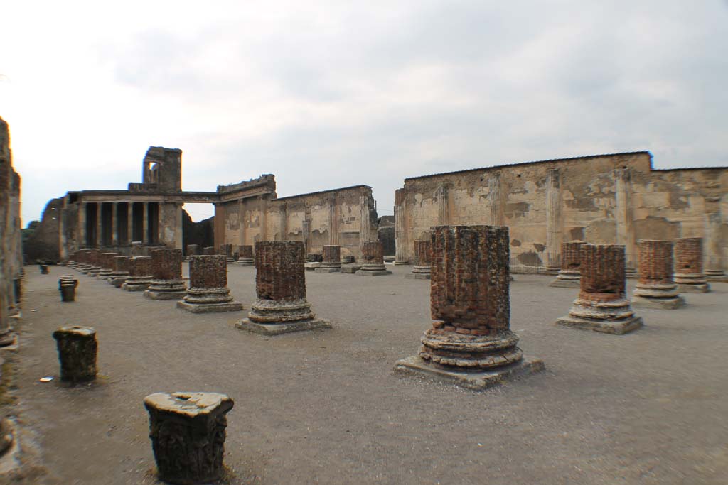 VIII.1.1 Pompeii. March 2014. Looking north-west from south corridor.
Foto Annette Haug, ERC Grant 681269 DÉCOR.