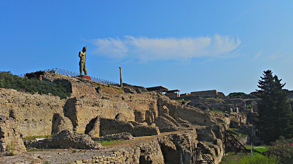 VIII.1.3 Pompeii. 2017/2018/2019.
Looking east along lower rear area towards VIII.2, from exit of site. Photo courtesy of Giuseppe Ciaramella.