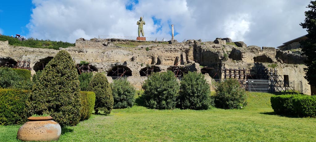 VIII.1.3 Pompeii. April 2022. Looking north to rear of Temple of Venus. Photo courtesy of Giuseppe Ciaramella.
