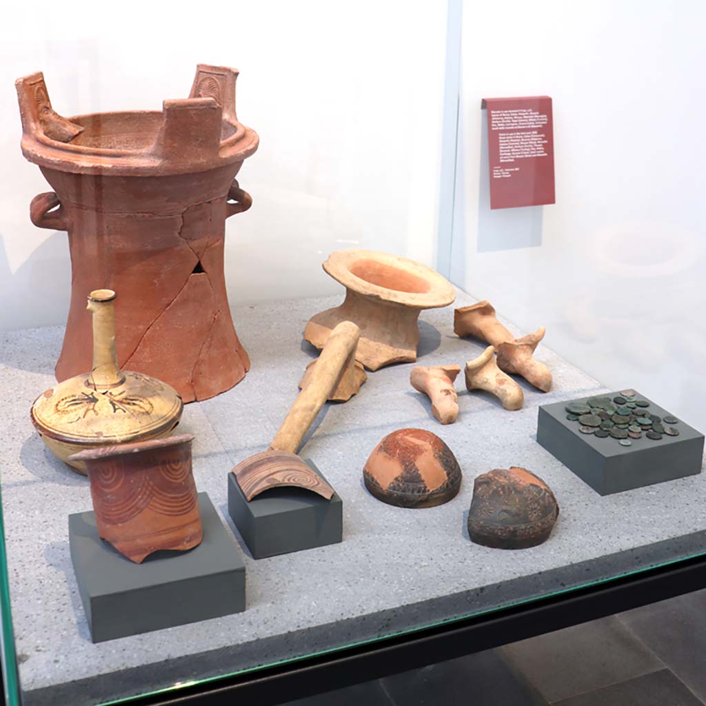 VIII.1.4 Pompeii. February 2021.
Items dug out of the dump (scarico) on the west side of the Forum. Photo courtesy of Fabien Bièvre-Perrin (CC BY-NC-SA).