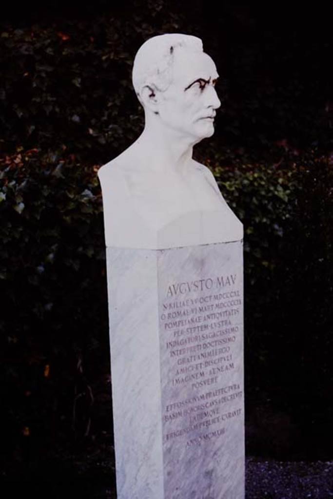 Larario dei Pompeianisti. Pompeii. 1964. Bust of Augusto Mau. Photo by Stanley A. Jashemski.
Source: The Wilhelmina and Stanley A. Jashemski archive in the University of Maryland Library, Special Collections (See collection page) and made available under the Creative Commons Attribution-Non Commercial License v.4. See Licence and use details.
J64f1740
