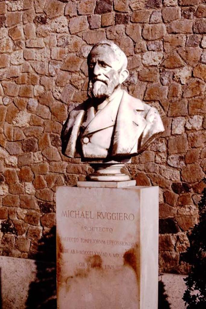Larario dei Pompeianisti. Pompeii. 1964. Bust of Michael Ruggiero. Photo by Stanley A. Jashemski.
Source: The Wilhelmina and Stanley A. Jashemski archive in the University of Maryland Library, Special Collections (See collection page) and made available under the Creative Commons Attribution-Non Commercial License v.4. See Licence and use details.
J64f1738