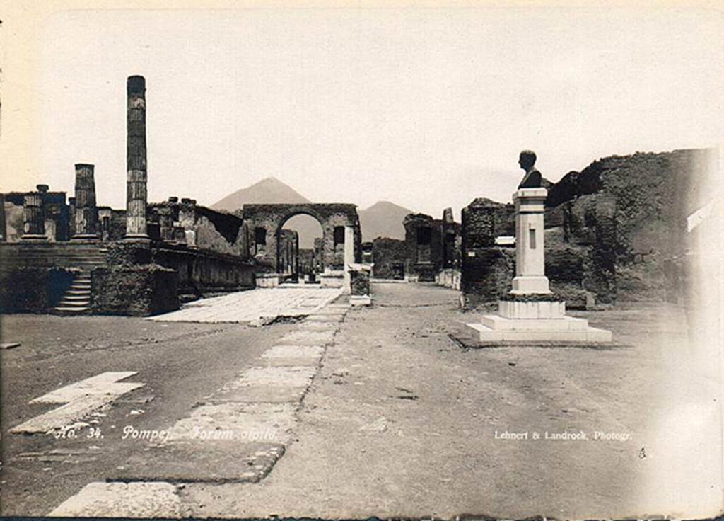 VII.8 Pompeii Forum. 1910. Bust of Giuseppe Fiorelli, now in the Larario dei Pompeianisti. Photo courtesy of Ross Turner.
The bronze bust of Fiorelli was erected in the Forum at Pompeii in 1895, a year before his death.
The inscription on the front of the pedestal reads:
IOSEPHO FIORELLI
DE ANTIQVITA TIBUS POMPEIANIS
OPTIME MERITO
EX PVBLICO DECRETO
CIVES VIVENTI CIVI
POSVERVNT
MDCCCXCV