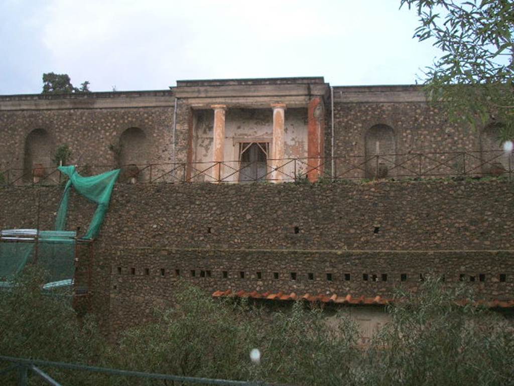 VIII.1.4 Pompeii Antiquarium. December 2004. West exterior side above Villa Imperiale.