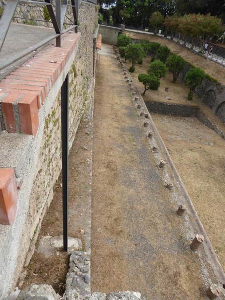 VIII.1.a, Pompeii. June 2017. Looking south along portico. Photo courtesy of Michael Binns.