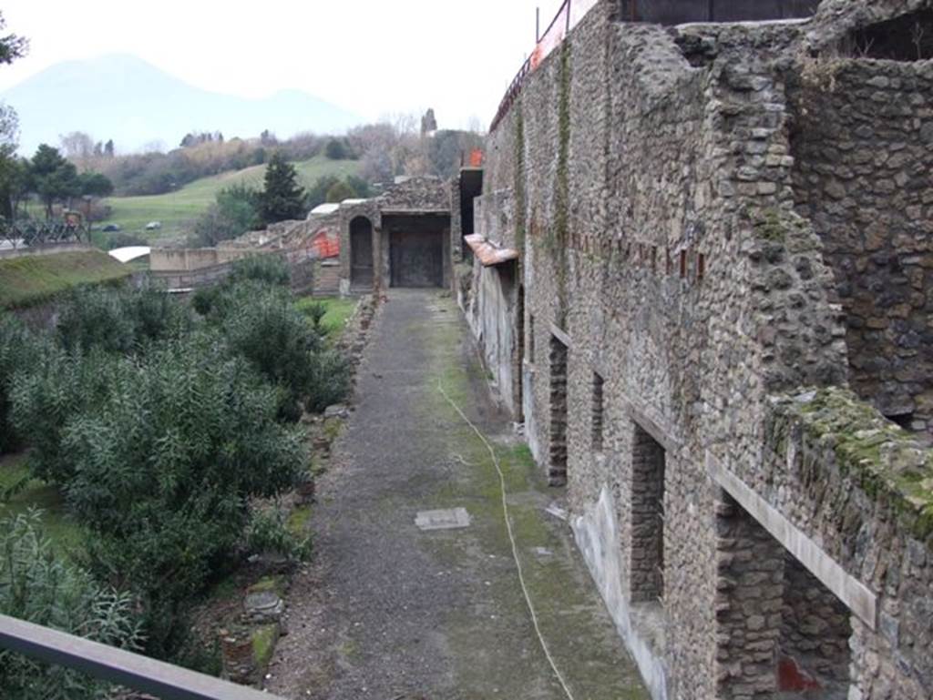 VIII.1.a Pompeii. Villa Imperiale. December 2007. Looking west along the portico.
