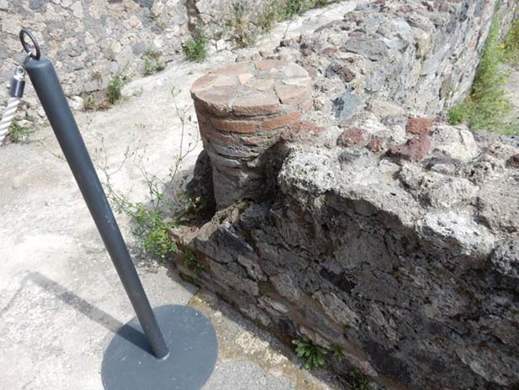 VIII.2.1 Pompeii. May 2018. North-east corner of peristyle garden. Photo courtesy of Buzz Ferebee.