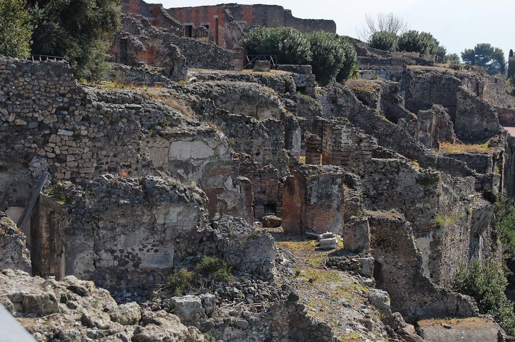 VIII.2.1 Pompeii. April 2011. Looking across east from area of large room (К), with vaulted ceiling on lower left, into area of large triclinium “J”.
In the centre of the photo, behind triclinium “J”, the remains of the vaulted ceiling of the large triclinium in VIII.2.3/VIII.2.16 can be seen.
In the upper right of the photo are the rooms belonging to the rear rooms of VIII.2.14-16.
Photo courtesy of Sandra Zanella.