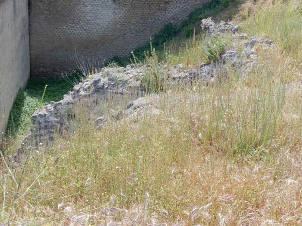 VIII.2.A Pompeii. May 2018.
Area on west side of Casa di Championnet I, this would appear to be room D, looking west from VIII.2.1. Photo courtesy of Buzz Ferebee.