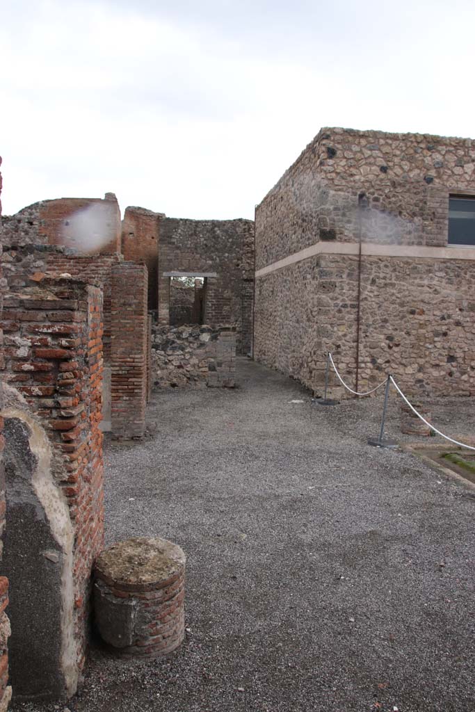 VIII.2.3 Pompeii. October 2020. Looking east across north portico, across VIII.2.5 towards corridor leading towards VIII.2.7 and rear.
Photo courtesy of Klaus Heese.