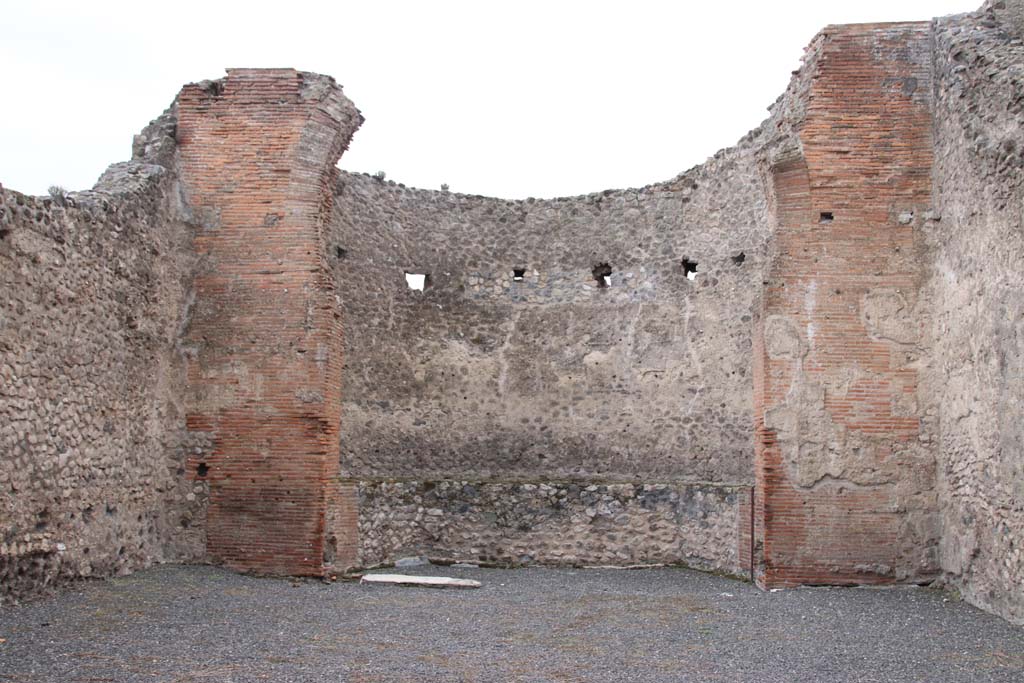 VIII.2.10 Pompeii. October 2020. Looking towards south wall, which would have had a large apsidal niche in centre. Photo courtesy of Klaus Heese.
