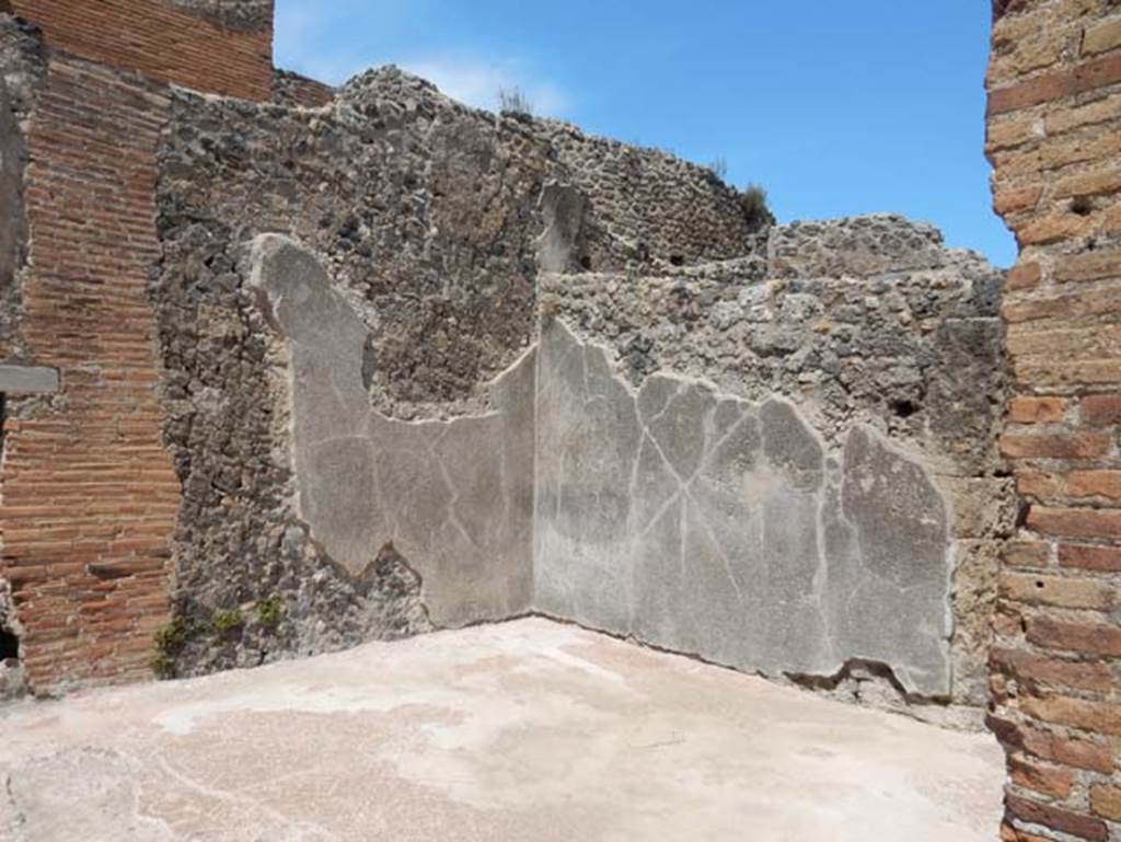 VIII.2.13 Pompeii. May 2018. Looking towards north-east corner of triclinium, from portico. Photo courtesy of Buzz Ferebee.