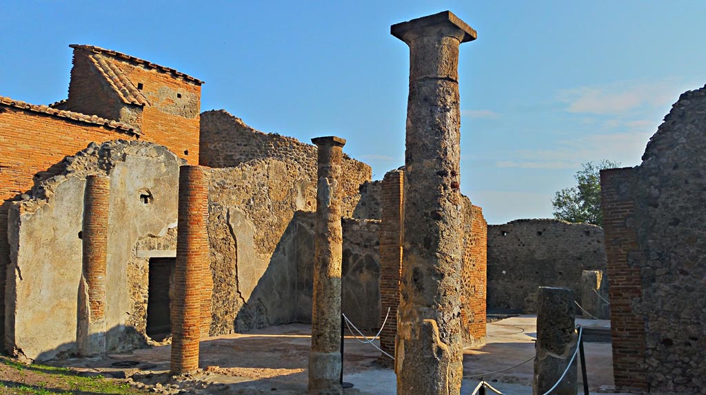 VIII.2.13 Pompeii. 2017/2018/2019.
Looking north-east across peristyle towards triclinium, and through tablinum to atrium. Photo courtesy of Giuseppe Ciaramella.