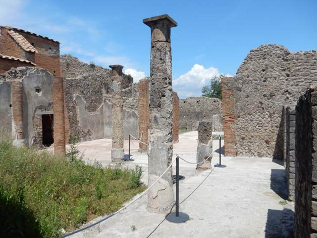 VIII.2.13 Pompeii. May 2018. Looking east from rear doorway, across garden, tablinum and atrium. On the right are the doorways to three small rooms on south side of the garden area. Photo courtesy of Buzz Ferebee.