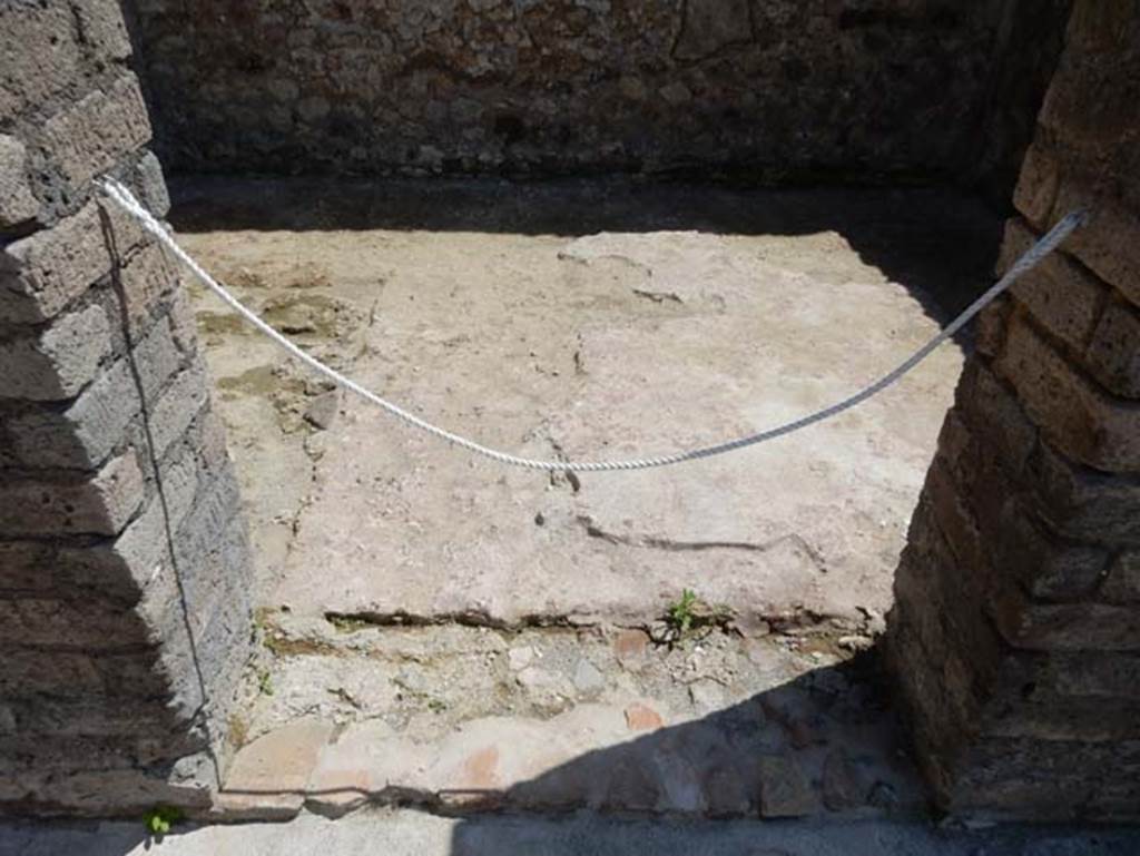 VIII.2.13 Pompeii. May 2018.
Doorway to third of the small rooms (on east side) of south side of garden area. Photo courtesy of Buzz Ferebee.