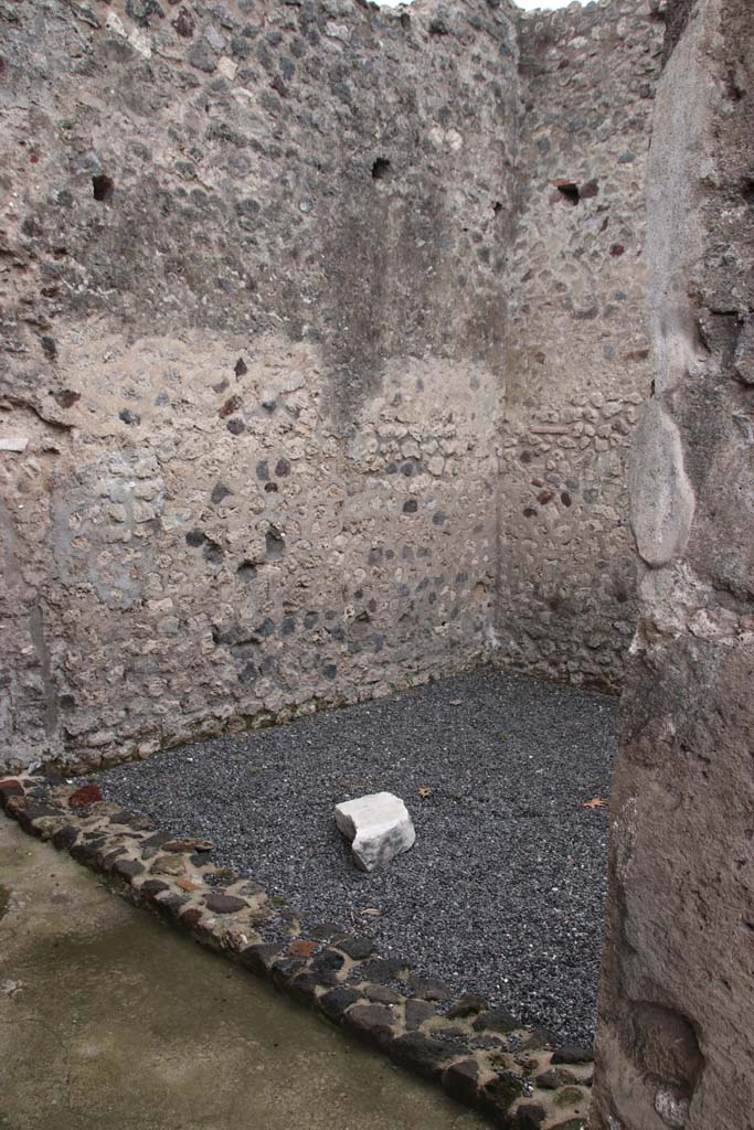 VIII.2.13 Pompeii. October 2020. Looking towards south-west corner of room on south side of atrium.
Photo courtesy of Klaus Heese.