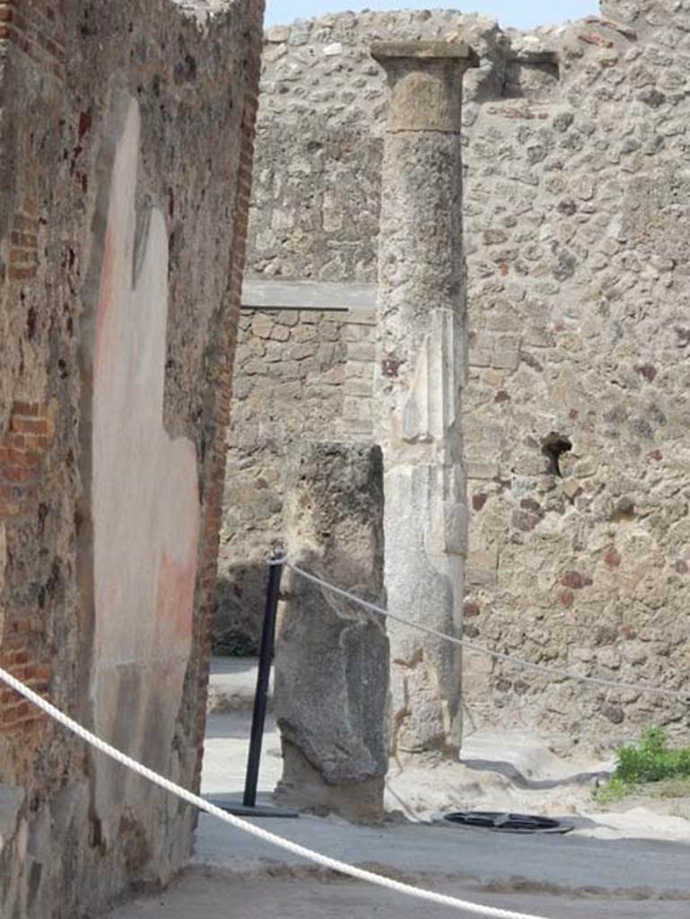 VIII.2.13 Pompeii. May 2017. Looking west through tablinum to south end of garden area. Photo courtesy of Buzz Ferebee.
