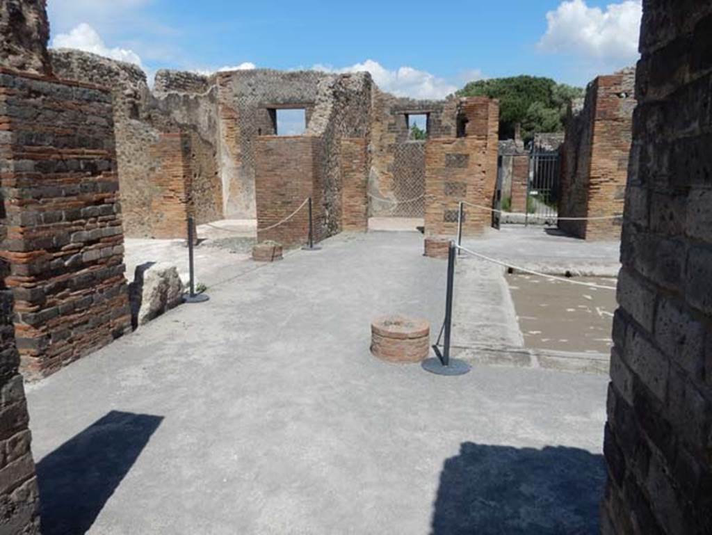 VIII.2.14 Pompeii. May 2018. Looking east along north side of atrium from end of corridor.
Photo courtesy of Buzz Ferebee.