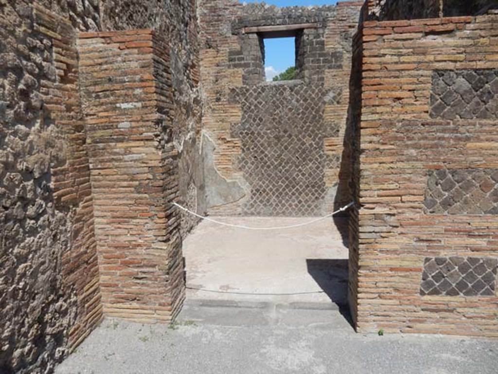 VIII.2.14 Pompeii. May 2018. Doorway to room on north side of entrance corridor.
Photo courtesy of Buzz Ferebee.