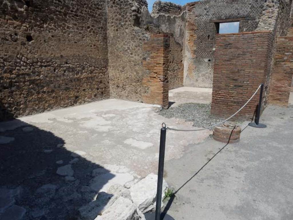 VIII.2.14 Pompeii. May 2018. Looking from north side of atrium, to open room in centre of north side.
Photo courtesy of Buzz Ferebee.