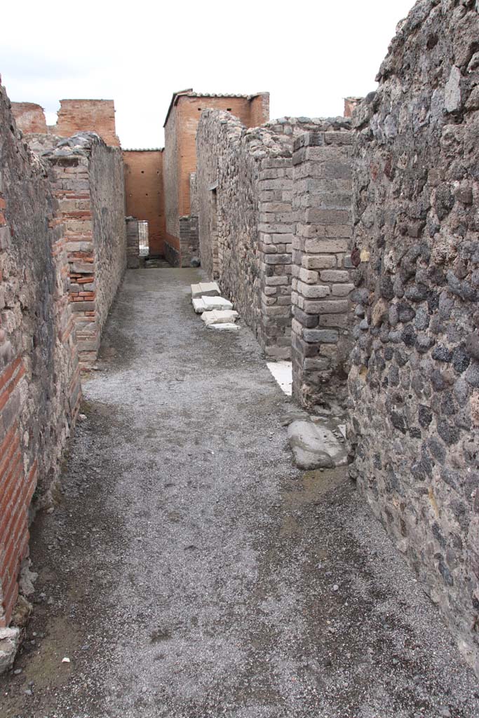 VIII.2.7/13/14/16 Pompeii. October 2020.
Looking north along rear passageway leading to VIII.2.7, from near doorways of VIII.2.13/14, on right.
Photo courtesy of Klaus Heese.