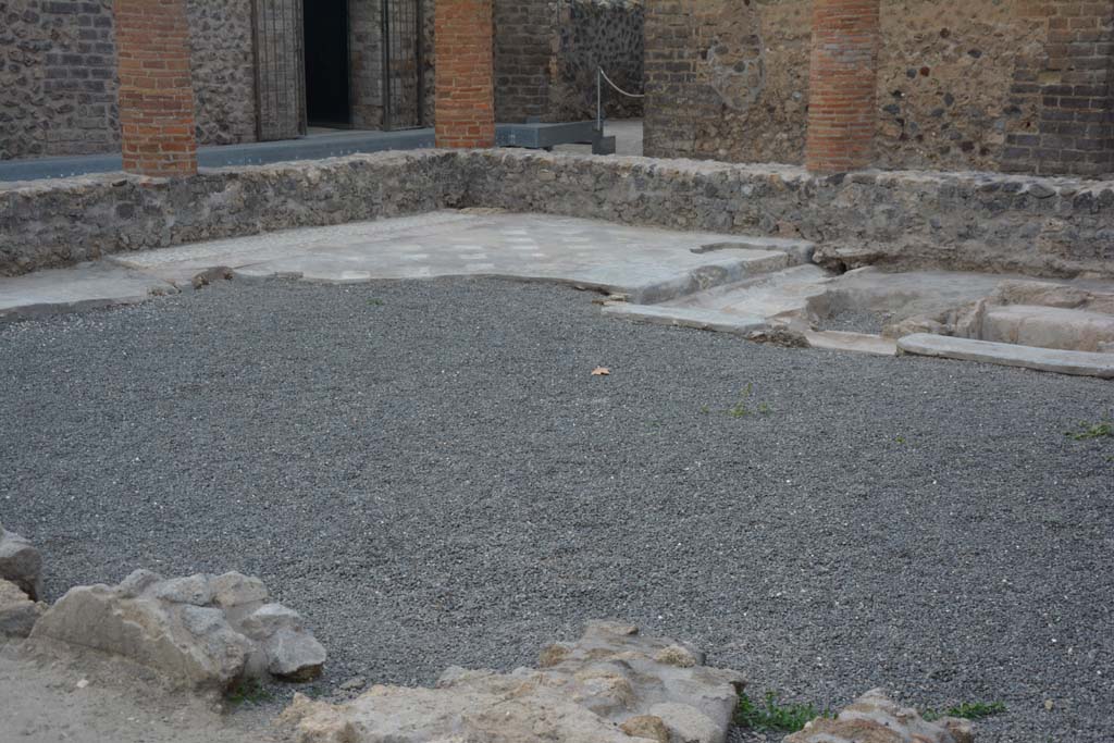 VIII.2.13/14/16 Pompeii. November 2017. Looking north-west across peristyle.
Foto Annette Haug, ERC Grant 681269 DÉCOR.