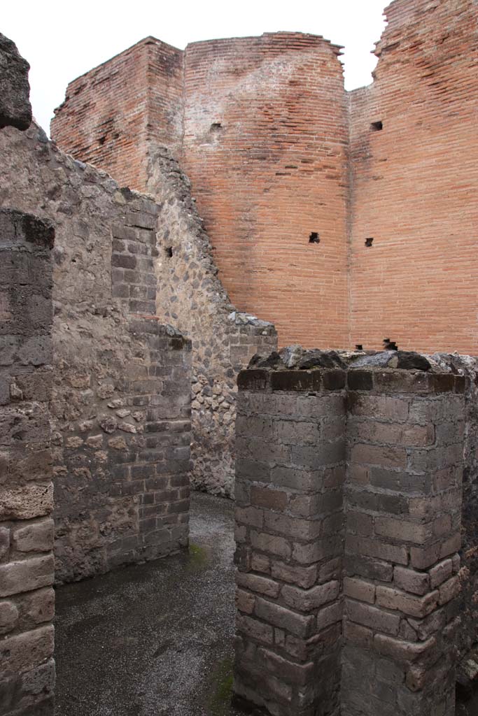 VIII.2.7/14 Pompeii. October 2020. Looking north-west, from east end of corridor leading from VIII.2.5.
Photo courtesy of Klaus Heese.